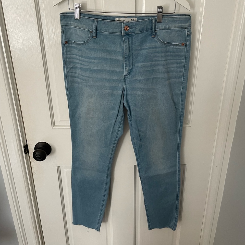 Light wash skinny jeans